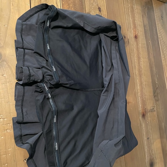 Lululemon skort size 10 - Picture 3 of 5